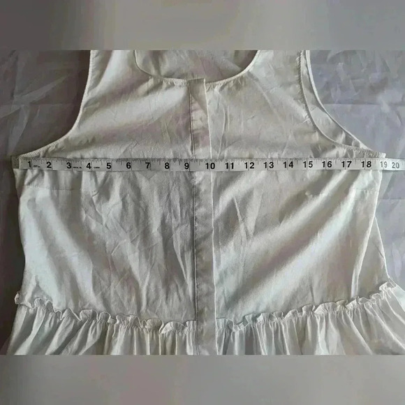 CREMIEUX Women's Medium WHITE SLEEVELESS BUTTON UP/RUFFLED BOTTOM BLOUSE - Picture 9 of 12